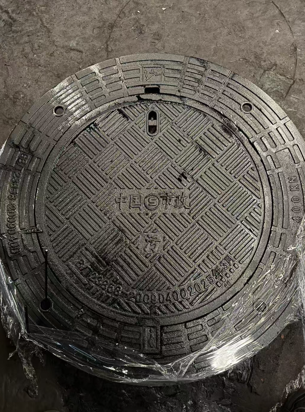 东兴球墨铸铁防沉降井盖展示
