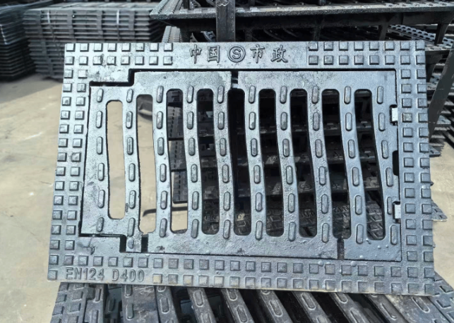 东兴球墨铸铁市政雨水篦子展示